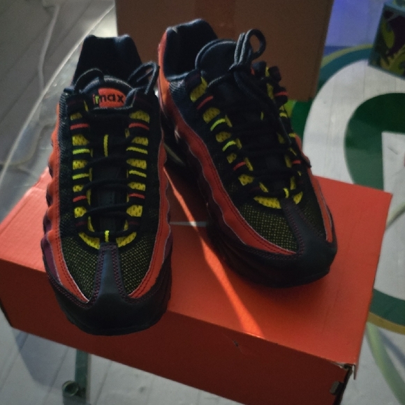 Nike Air Max\' 95 (GS) Black/ engine 1 -team Red-Zest-- 4Y